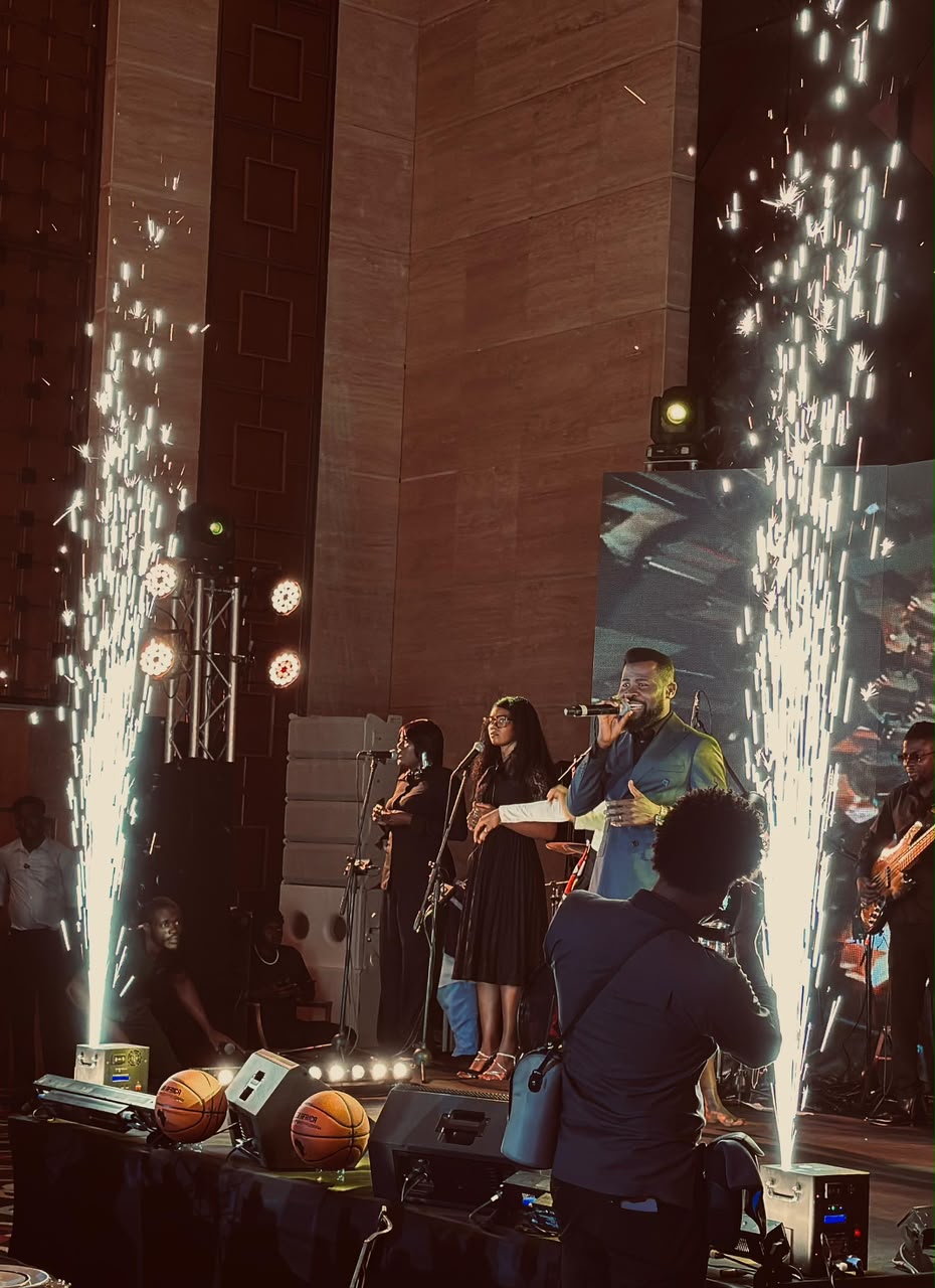 Laser Show — desenho de luz de alta precisão